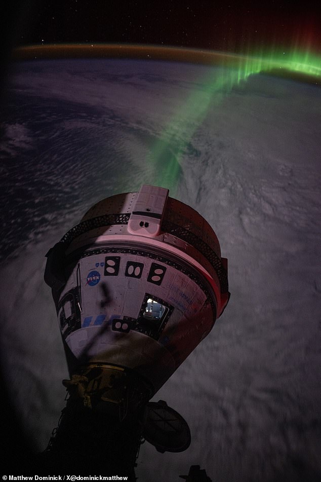 Increíble: el astronauta de la NASA Matthew Dominick compartió su visión de la aurora sobre la Tierra vista desde la Estación Espacial Internacional (ISS) con el Starliner de Boeing en primer plano.