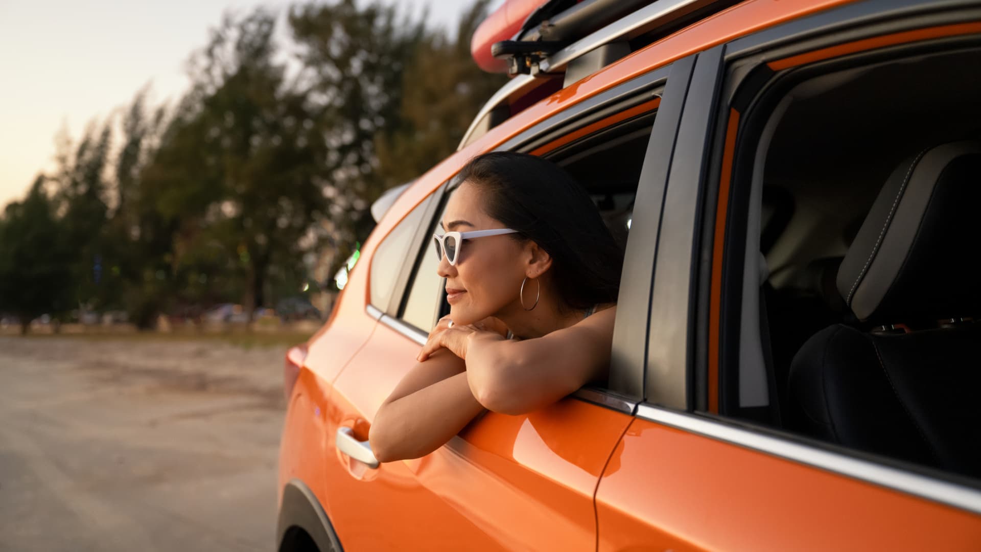 ¿Alquilar un coche para un viaje por carretera o conducir el propio? Cinco cosas a tener en cuenta
