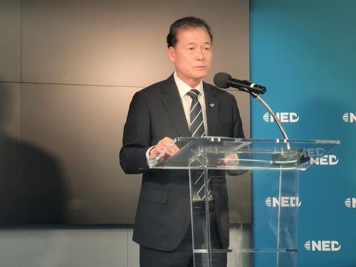 S. Korean cultural influence is causing 'cracks' in rigid N.K. society: unification minister