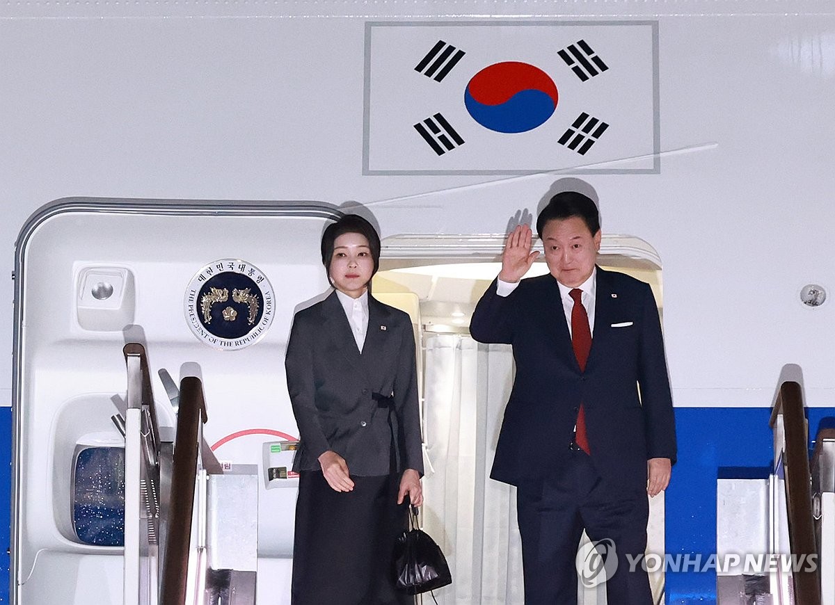 (2nd LD) Yoon departs for U.S. for NATO summit with focus on Russia-N. Korea ties