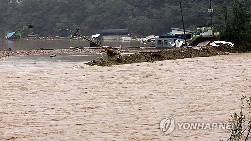 (6th LD) Record downpour batters North Jeolla, South Chungcheong provinces; at least 5 dead