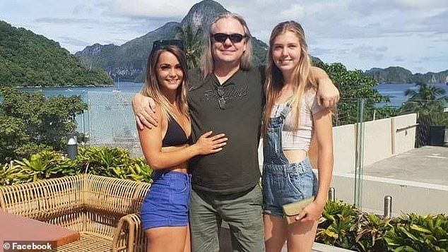 Svein Sorlie (en el centro de la foto) escribió un sentido homenaje a su hija Brooke (en la foto a la derecha), que murió en un accidente triplemente mortal durante el fin de semana en Tarago, Nueva Gales del Sur. La otra hermana de la Sra. Sorlie, Layla, aparece en la foto a la izquierda.