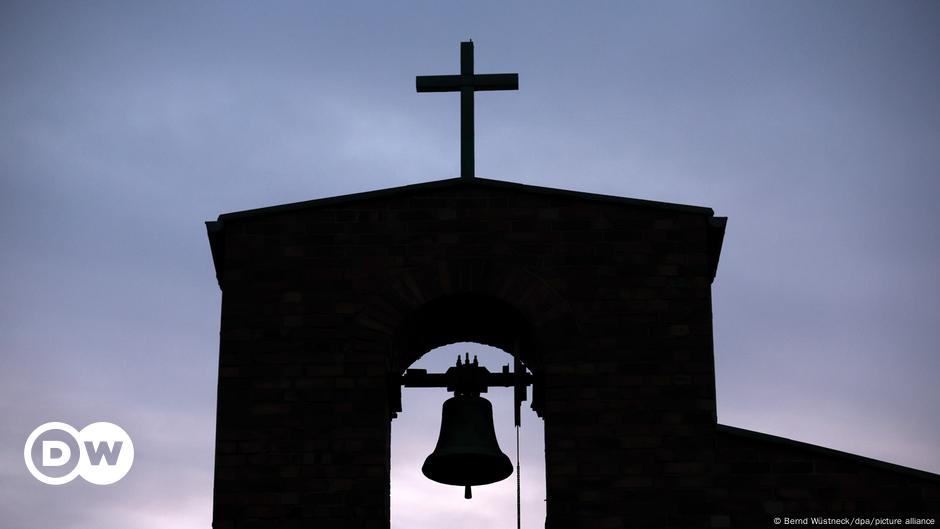 Alemania: Un hombre de 90 años atrapado en una iglesia es salvado por la campana
