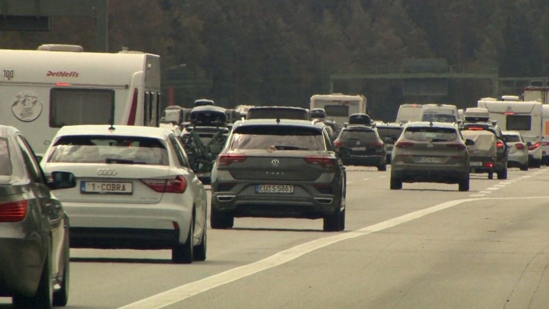 Atascos en toda Europa mientras los conductores se preparan para sus vacaciones
