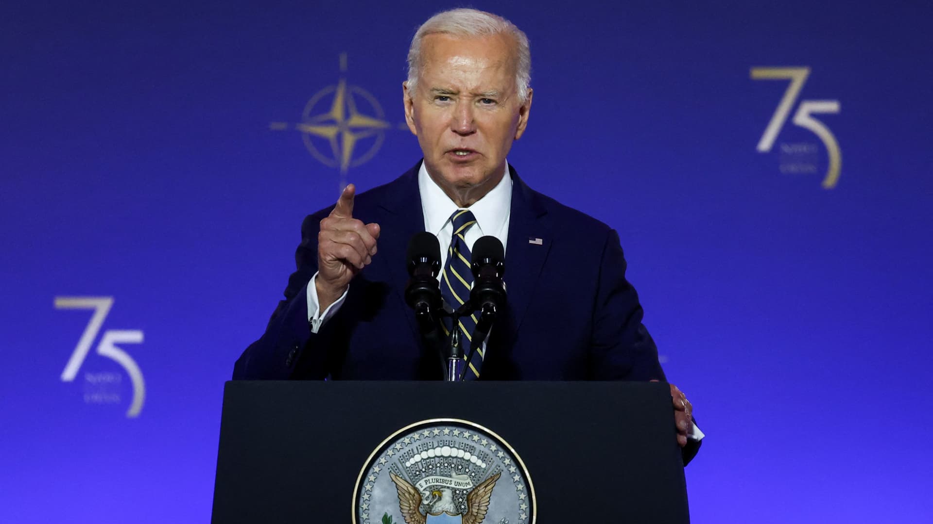 Biden anuncia nueva ayuda de la OTAN para Ucrania, mientras su campaña de reelección se tambalea  
