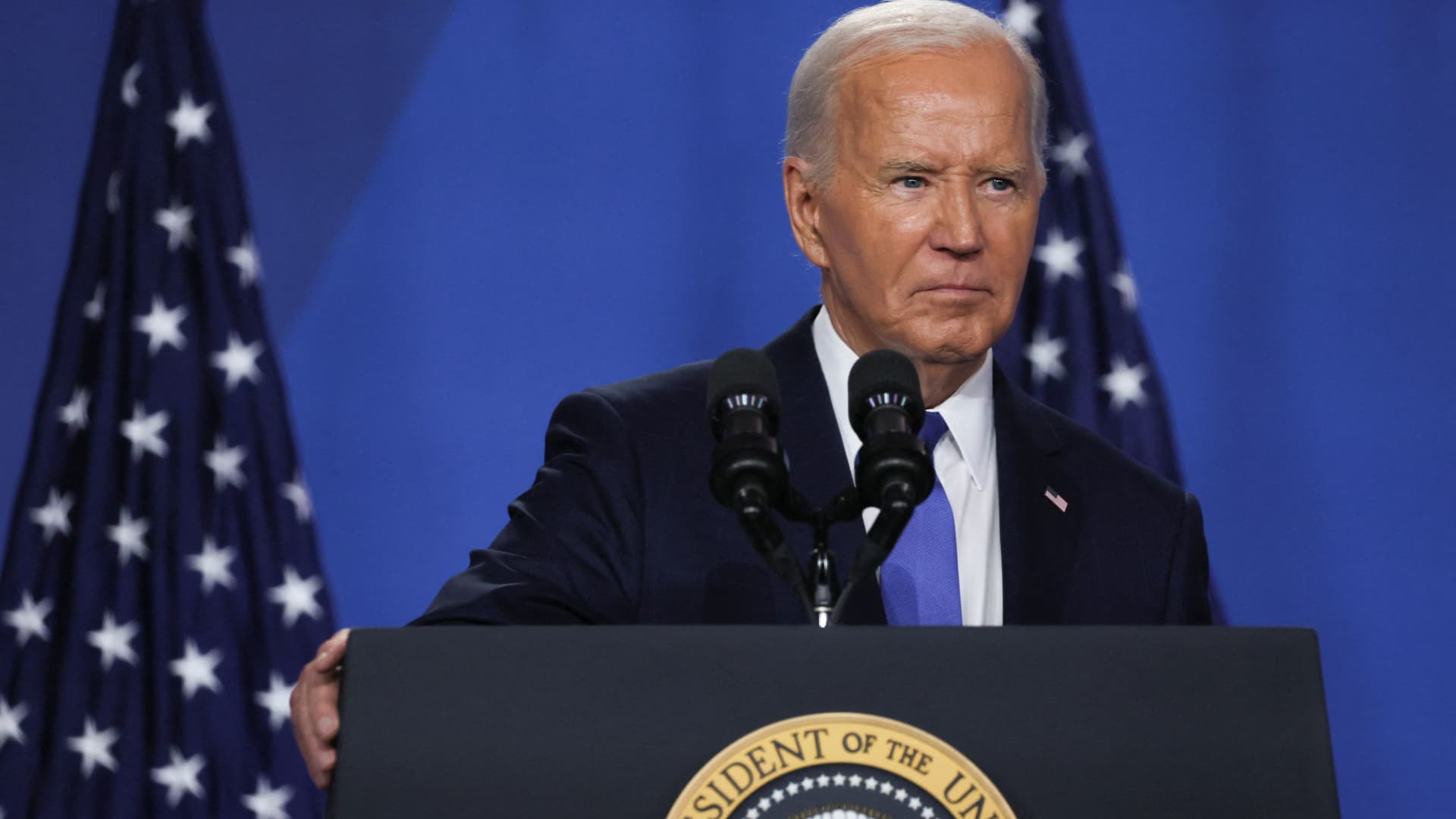 Biden promociona el enfriamiento de la inflación y critica los aranceles de Trump en una conferencia de prensa
