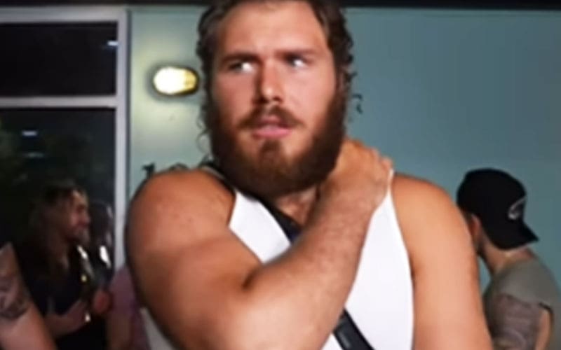 Brooks Jensen responde a un fan que criticó su actuación después del 16 de julio en WWE NXT
