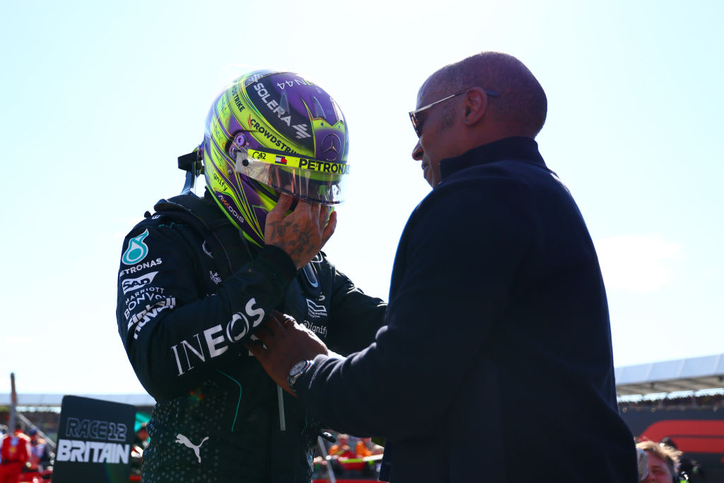 'Cuando Lewis no lo consiga, te lo haré saber': Anthony Hamilton reflexiona sobre el emotivo regreso de su hijo a la victoria en Silverstone
