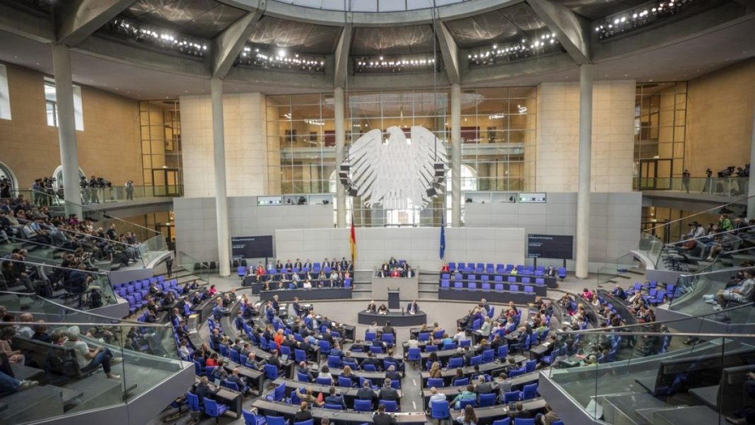 El Tribunal Supremo de Alemania aprueba parcialmente la reforma para reducir el número de diputados
