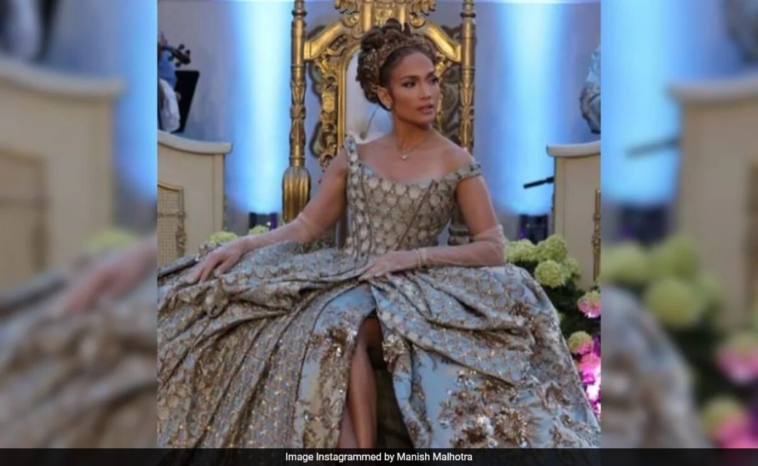 El atuendo de cumpleaños de Jennifer Lopez con temática de Bridgerton diseñado por Manish Malhotra: 