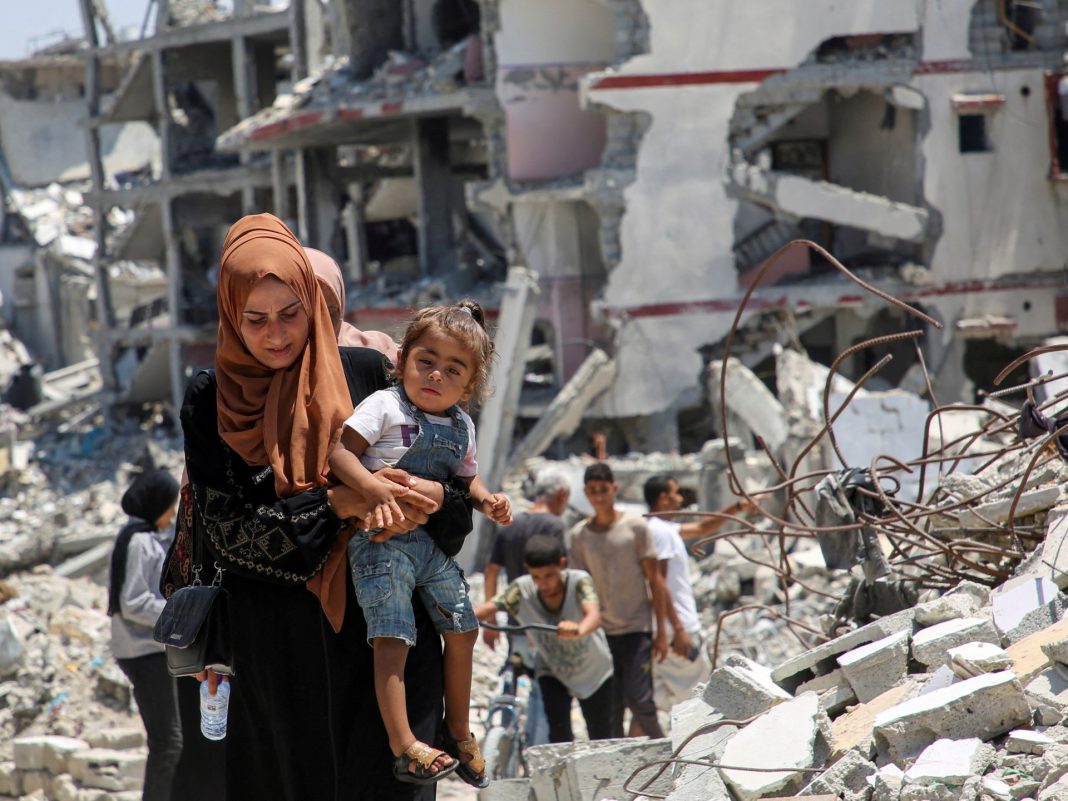 El ejército israelí amplía la orden de evacuación de la ciudad de Khan Younis, en Gaza, afectada por la violencia
