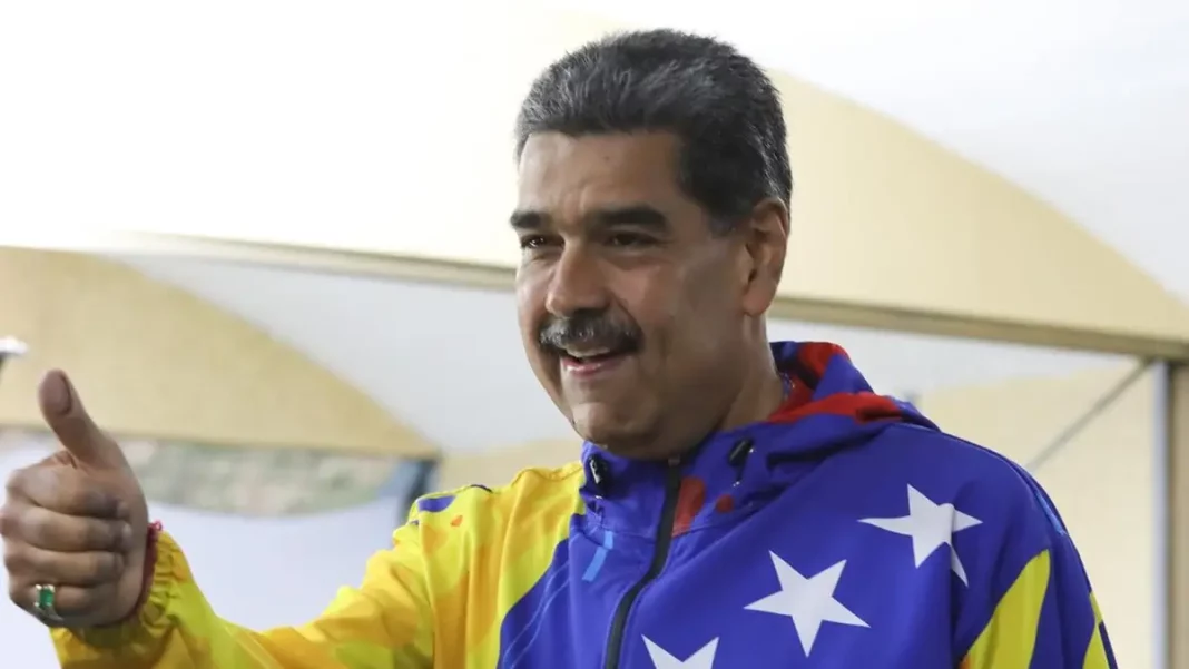 El presidente de Venezuela, Nicolás Maduro, emite su voto - teleSUR
