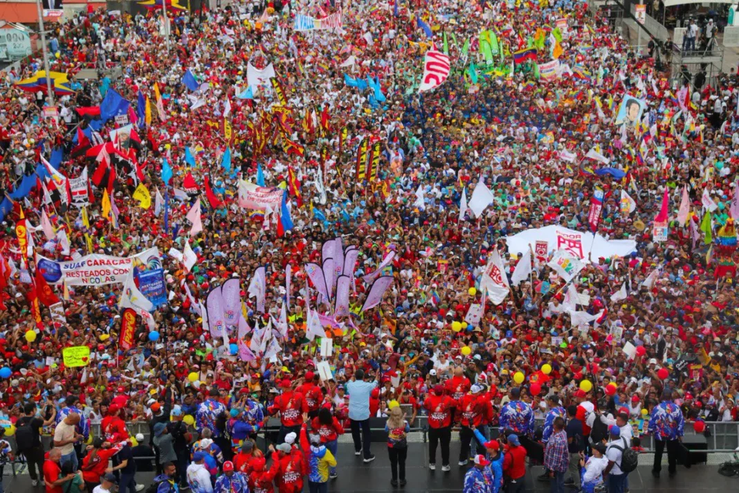 El pueblo venezolano acompaña al presidente Maduro en su cierre de campaña - teleSUR
