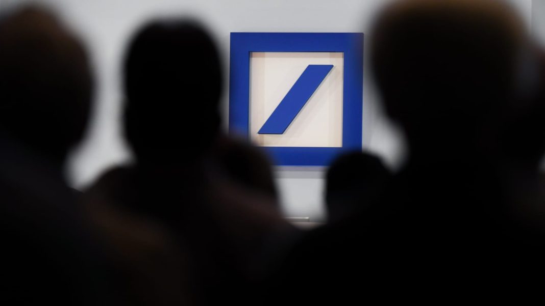 El regulador alemán critica al Deutsche Bank por un error en sus informes financieros
