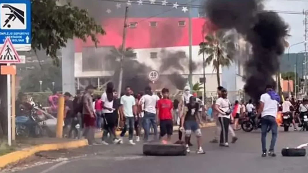 En Venezuela no hay protestas sino actos terroristas: Fiscal General Saab - teleSUR
