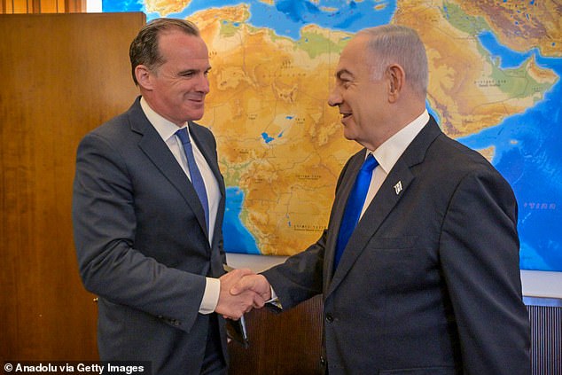 Por parte estadounidense asistieron funcionarios de alto rango, incluido el asesor clave del presidente Biden para Oriente Medio, Brett McGurk (en la foto a principios de este mes con el primer ministro israelí Netanyahu), informa Axios.