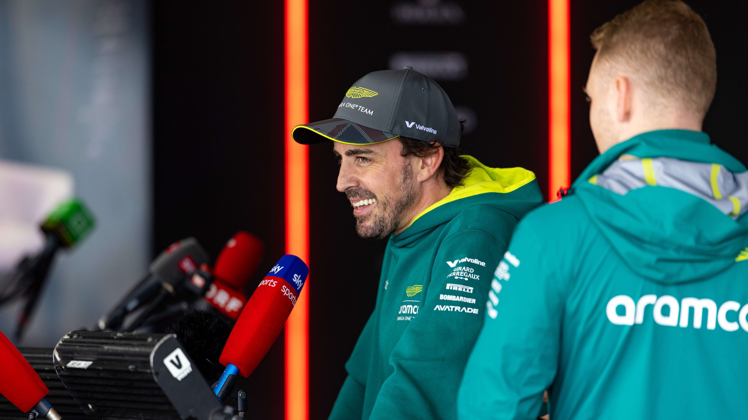 Fernando Alonso, encantado con el 'impulso' para Aston Martin tras el doblete de puntos en Silverstone
