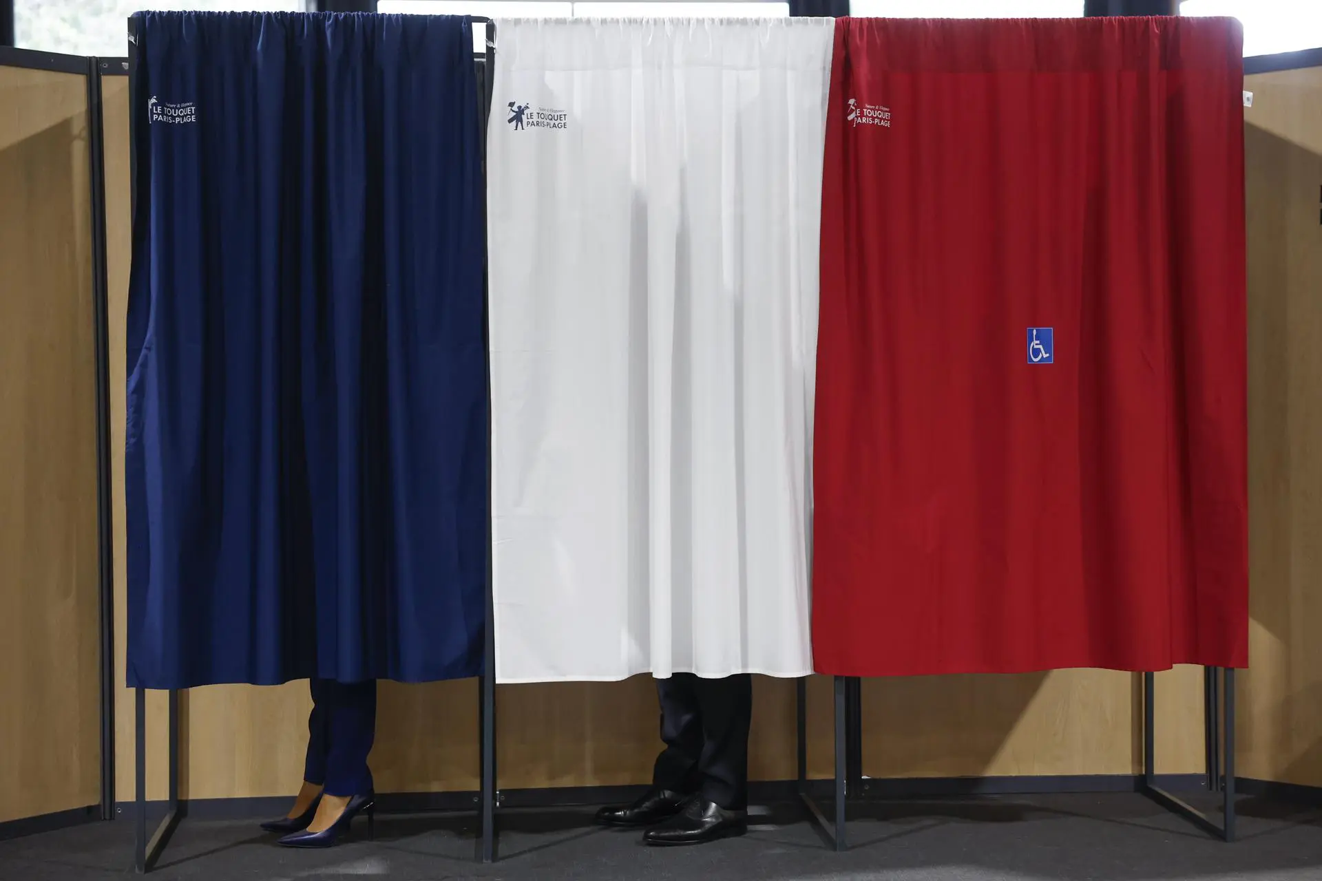 Francia acude a las urnas en la segunda vuelta de las elecciones legislativas anticipadas con alta participación - teleSUR
