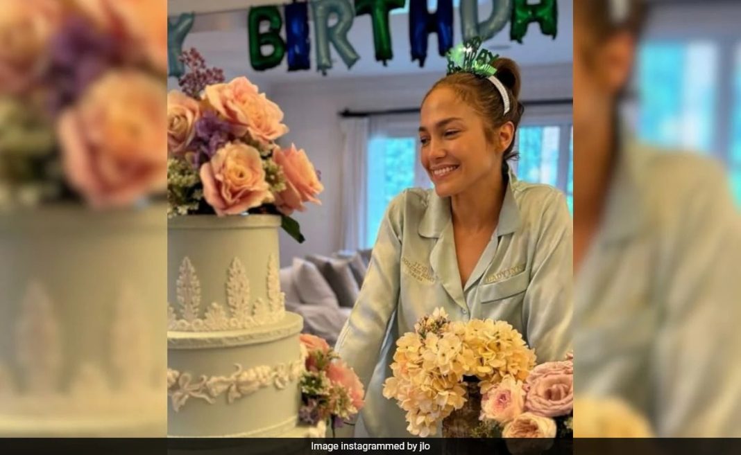 Jennifer Lopez comparte fotos de su cumpleaños número 55: “Estaba completamente abrumada”
