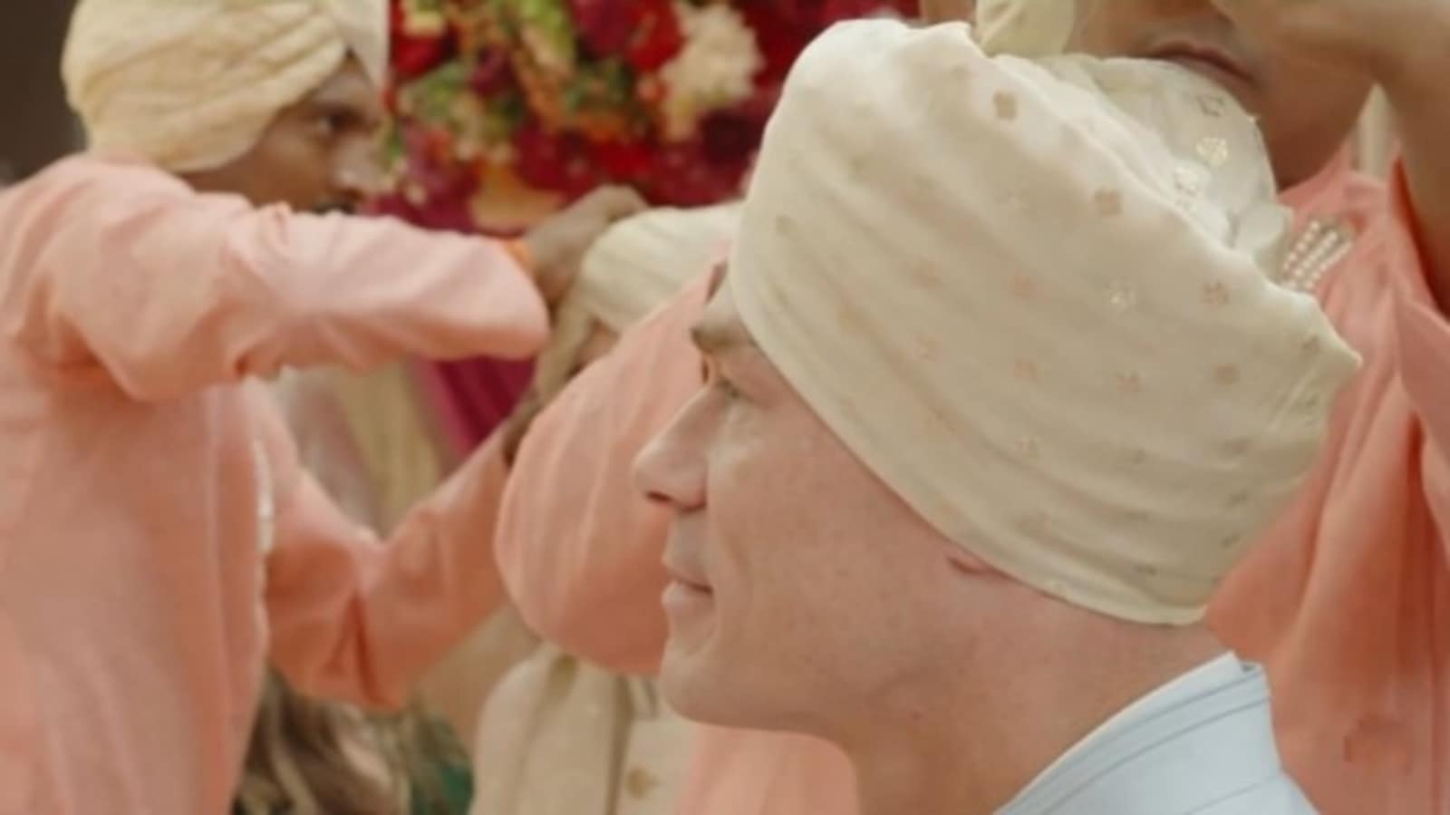 John Cena viste un safa y ropa étnica para la boda de Anant Ambani y Radhika Merchant.
