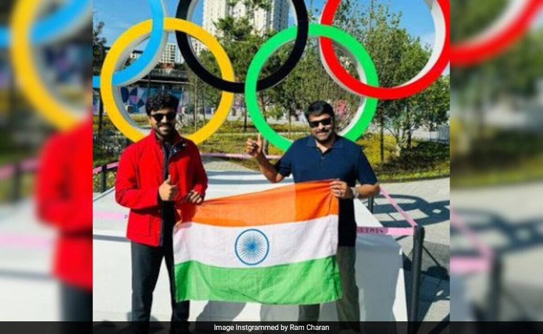 Juegos Olímpicos 2024: Solo Chiranjeevi y Ram Charan posando con la bandera tricolor
