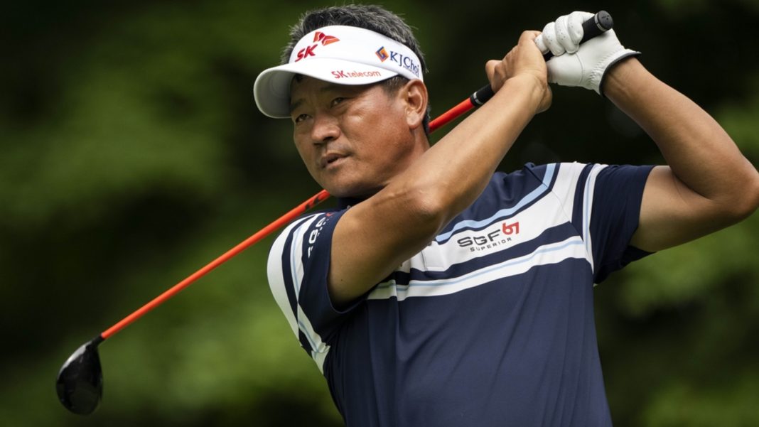 KJ Choi toma la delantera en el Senior Open Championship
