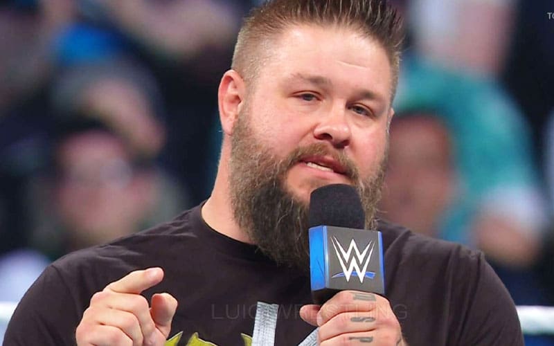 Kevin Owens revela el estado de salud de su madre tras su hospitalización
