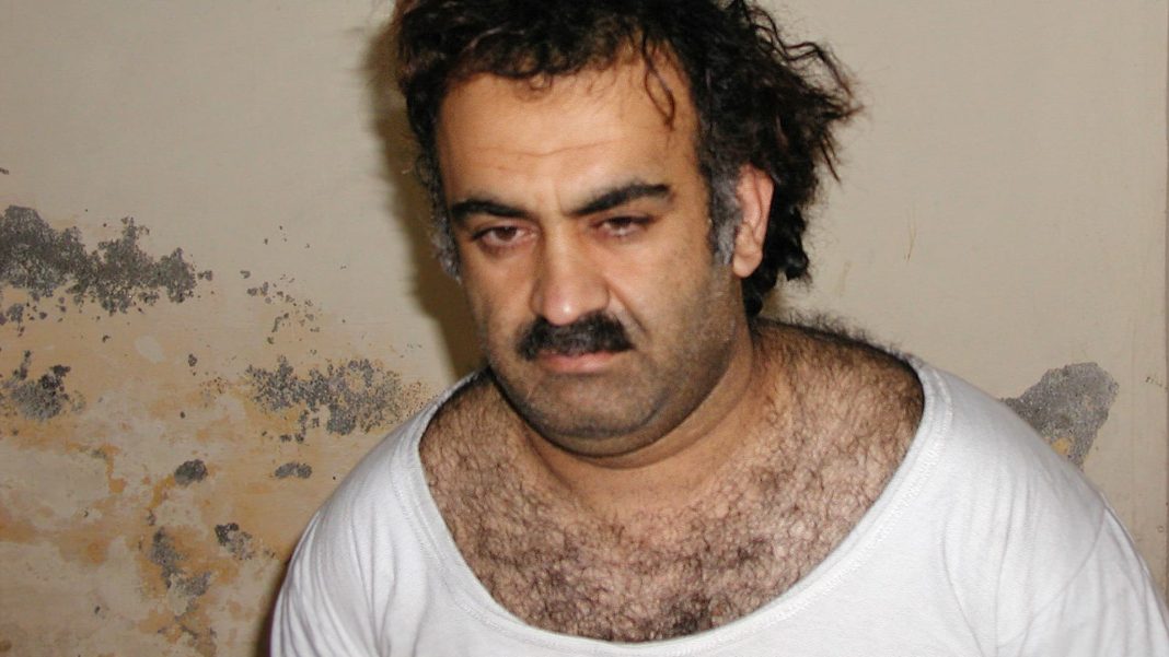 Khalid Sheikh Mohammad, el autor intelectual del 11 de septiembre, y otras dos personas acusadas de complot terrorista llegan a acuerdos de culpabilidad
