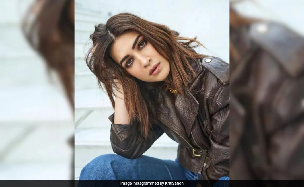 Kriti Sanon es criticada por una foto fumando, una publicación antigua de su madre sobre su postura 