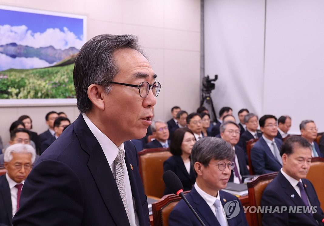 (LEAD) FM Cho voices caution over calls for S. Korea to consider nuclear options