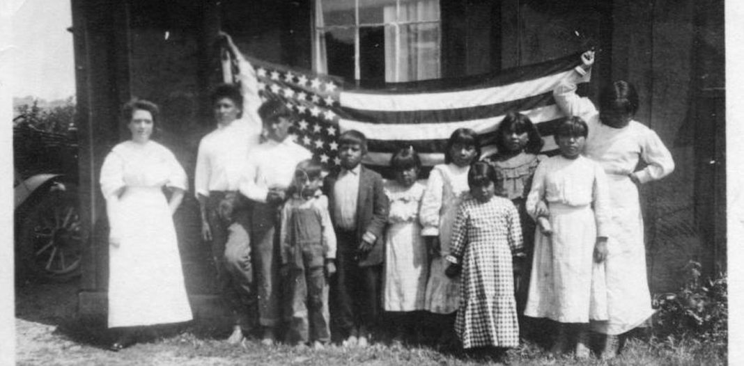 La ciudadanía estadounidense fue impuesta a los nativos americanos hace 100 años; su promesa sigue siendo esquiva
