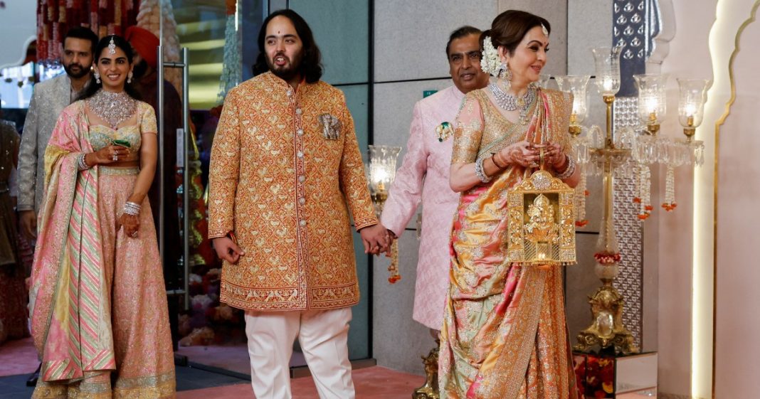 La deslumbrante boda de Anant Ambani resalta la “falta de clase media” en la India
