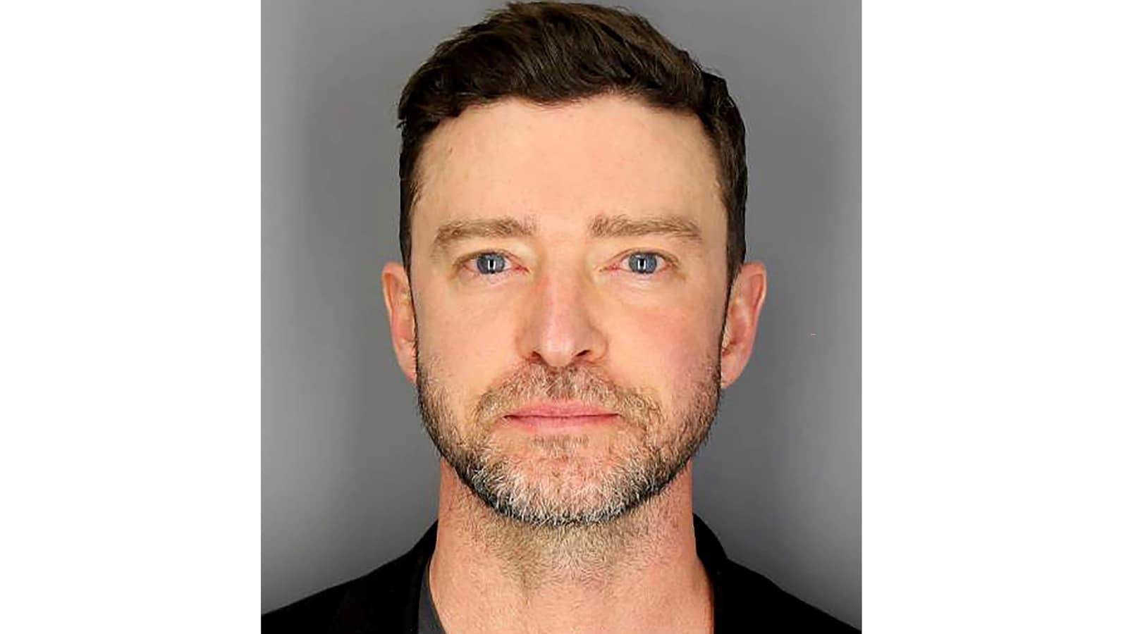 La foto policial de Justin Timberlake se convierte en una 'obra de arte de edición limitada' en Sag Harbor: Échale un vistazo
