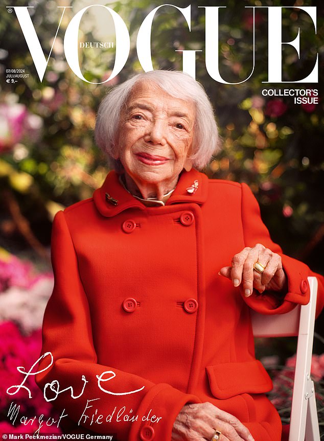 Margot Friedländer, de 102 años, en la portada de la edición de julio/agosto de la revista Vogue alemana con un abrigo de la firma italiana Miu Miu. En la solapa izquierda luce la Cruz Federal al Mérito de 1.ª clase y en la solapa derecha la Orden al Mérito del Estado de Berlín