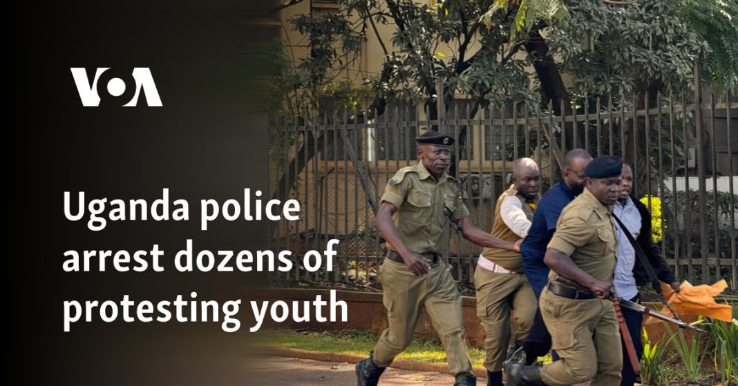 La policía de Uganda arresta a decenas de jóvenes que protestaban
