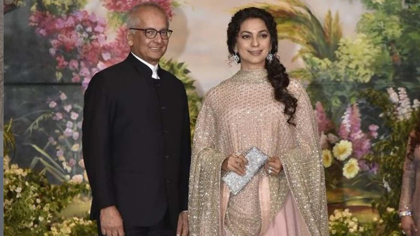 La suegra de Juhi Chawla despidió a casi 2000 invitados cuando lloró antes de su boda con Jay Mehta
