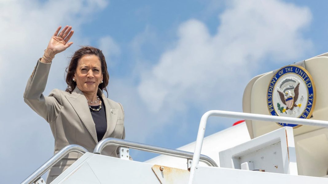 La vicepresidenta Kamala Harris y los donantes demócratas debaten sobre las “necesidades urgentes y emergentes” en la carrera, mientras la campaña de Biden está en crisis 
