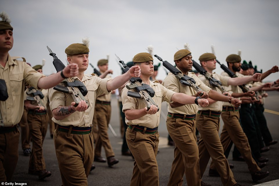 Anoche, el Partido Laborista prometió recalibrar las defensas británicas para frustrar a un 