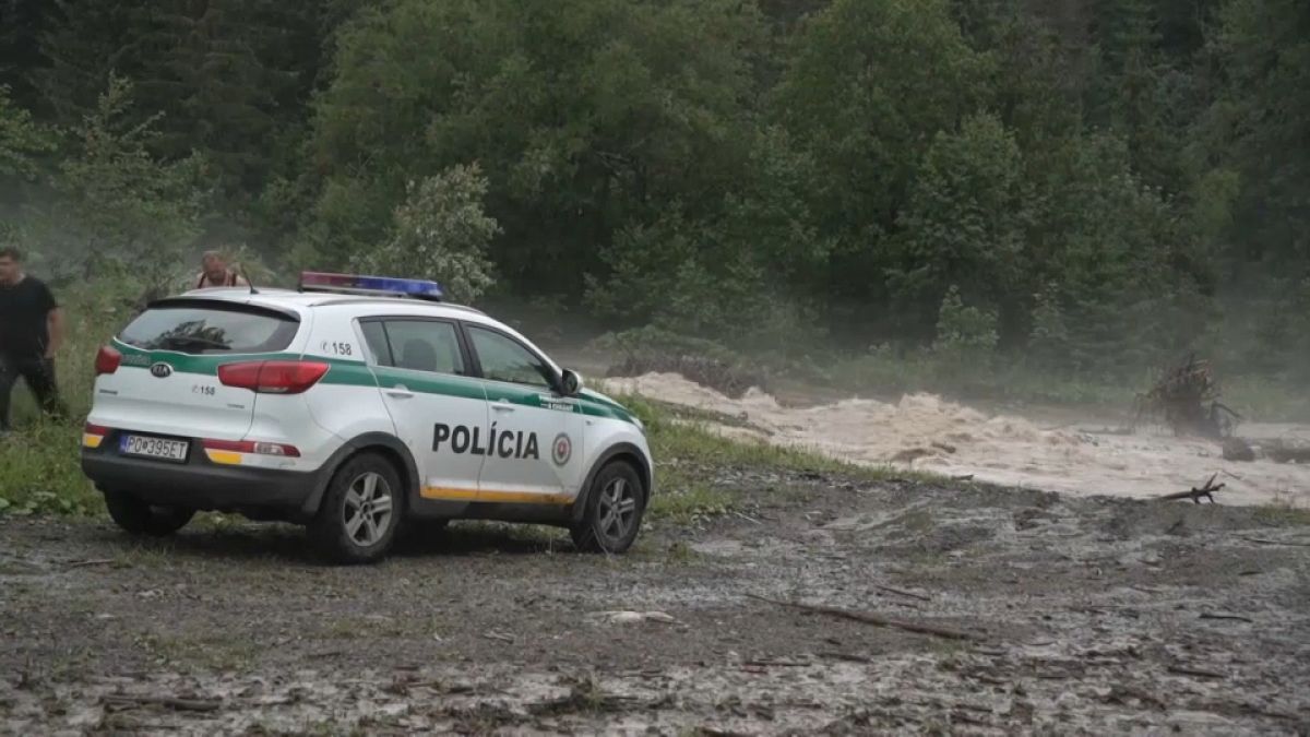 Las fuertes lluvias dejan 16 turistas atrapados en Eslovaquia
