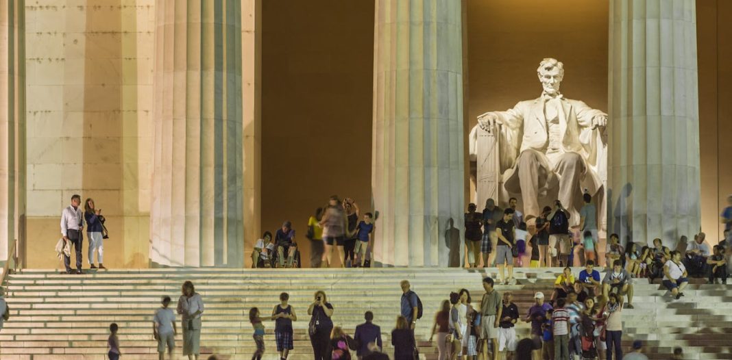 Lincoln pidió a los estadounidenses divididos que prestaran atención a sus 