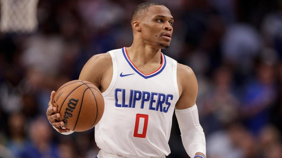 Los Clippers traspasan a Russell Westbrook a Jazz y el ex MVP de la liga se unirá a los Nuggets tras rescindir su contrato, según un informe
