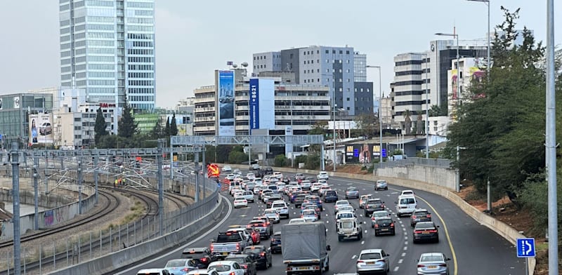 Road congestion in Tel Aviv  credit: Bar Lavi