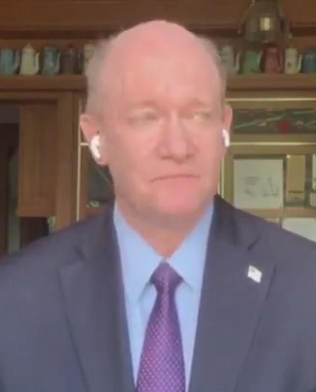 Chris Coons apareció en pantalla con la cara roja y lágrimas en los ojos diciendo que fue una 