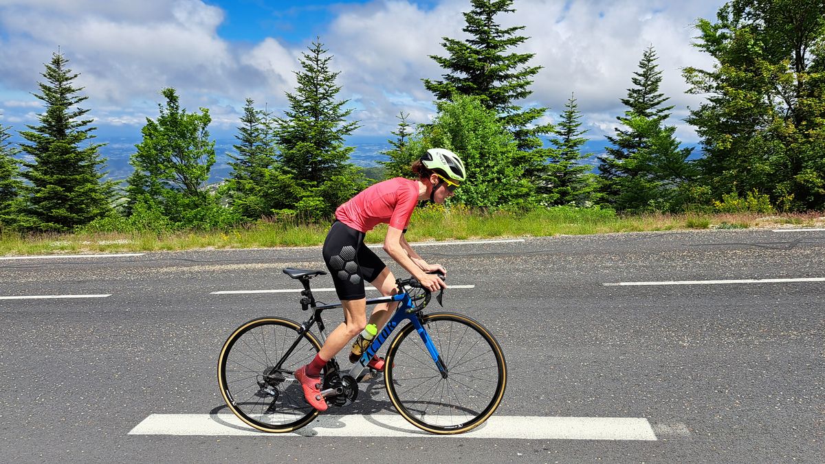 'Muchos ciclistas tienen dificultades para salir adelante': el fenómeno de la escalada cambia las carreras profesionales en ruta por la mitad de las QOM en los Alpes
