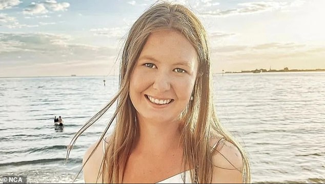 Natalie Boyce, de 21 años, murió en marzo de 2022 en el Hospital Alfred de Melbourne, cinco semanas después de recibir una dosis de refuerzo de la vacuna Moderna Covid.