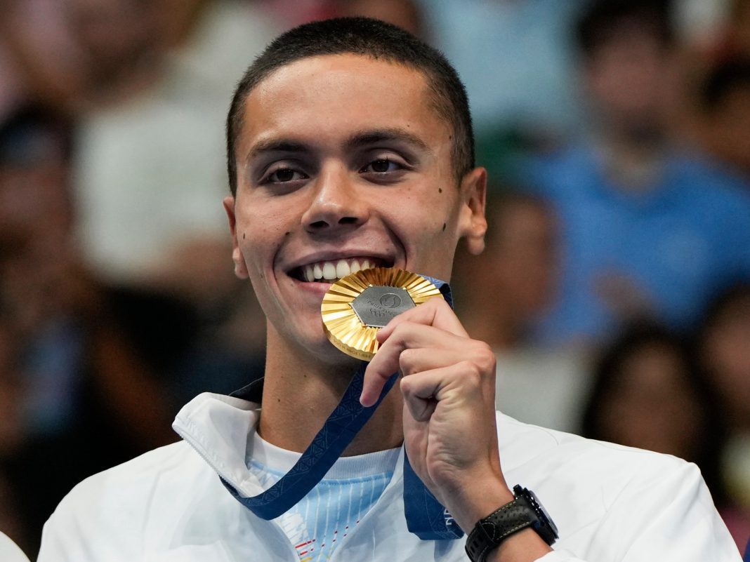 Popovici gana el oro olímpico en los 200 m libres masculinos, Titmus es derrotado por O'Callaghan
