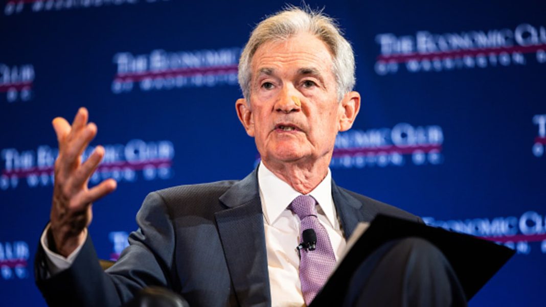 Powell indica que la Fed no esperará hasta que la inflación baje al 2% antes de recortar las tasas
