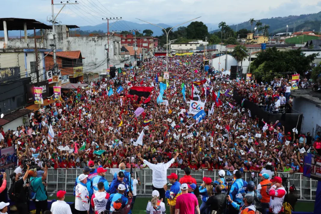 Presidente Maduro denuncia censura de varios medios de comunicación contra Venezuela - teleSUR
