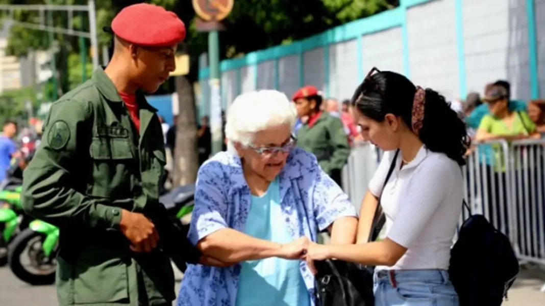 Presidente venezolano da ejemplo de respeto a resultados electorales: Ministro de Defensa - teleSUR
