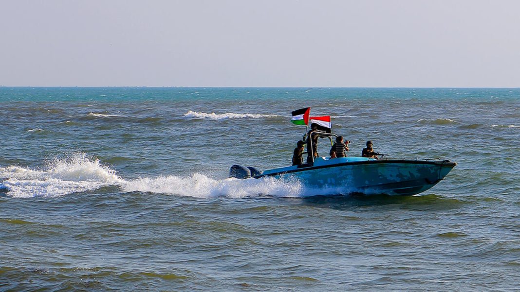 Rebeldes yemeníes lanzan ataques con misiles y drones contra dos petroleros en el Mar Rojo
